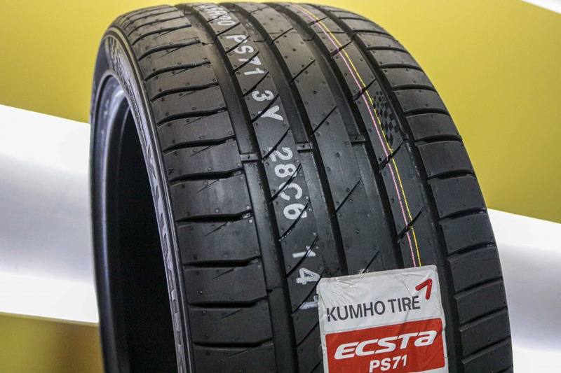 Kumho Ecsta PS71 215/55R18 99V