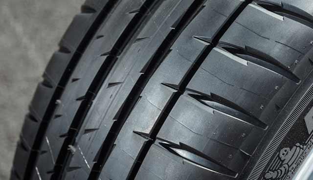 Michelin Pilot Sport 4 225/40R18 92Y (Run-flat)